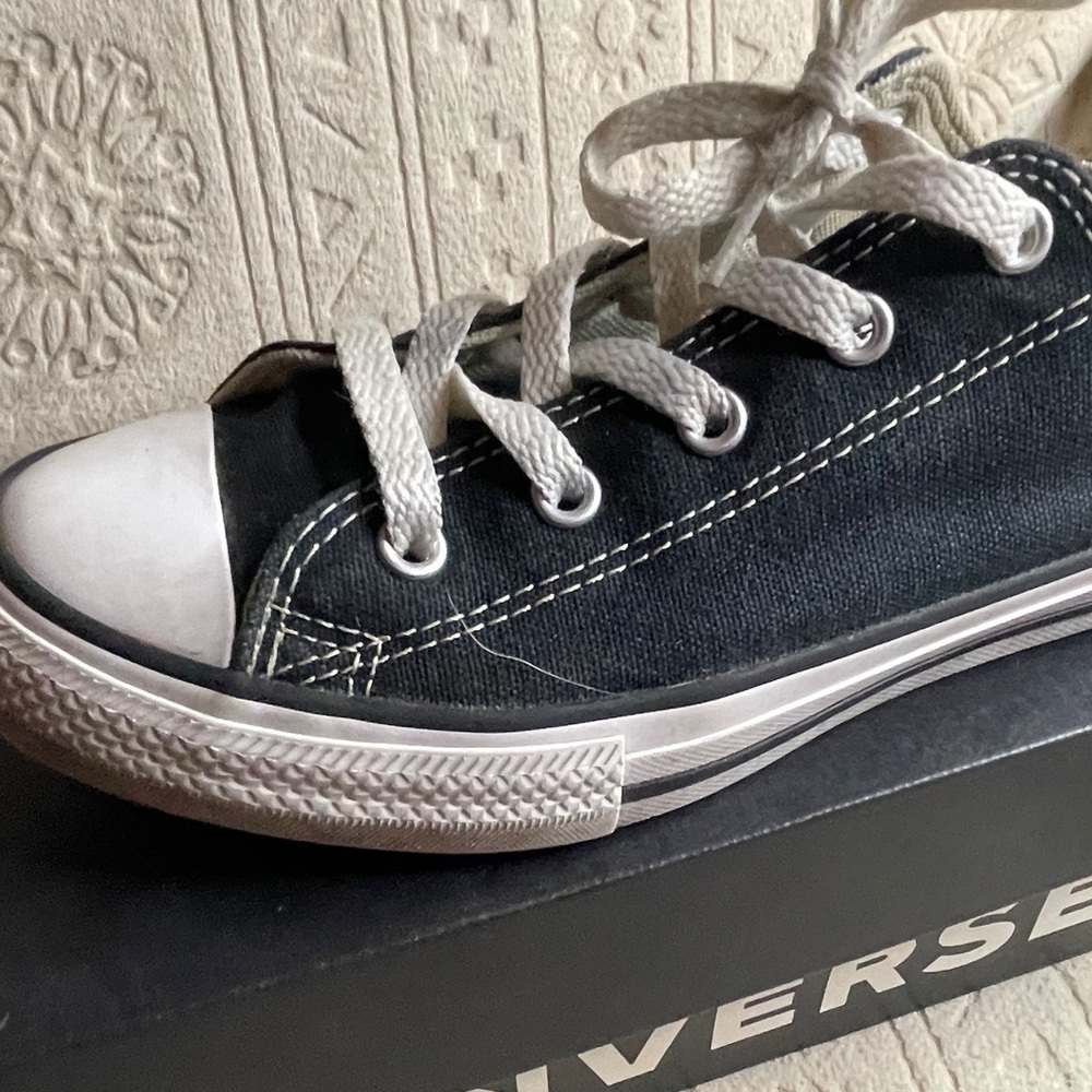 Big Kids Converse All- Star Size 3 Black & White Low